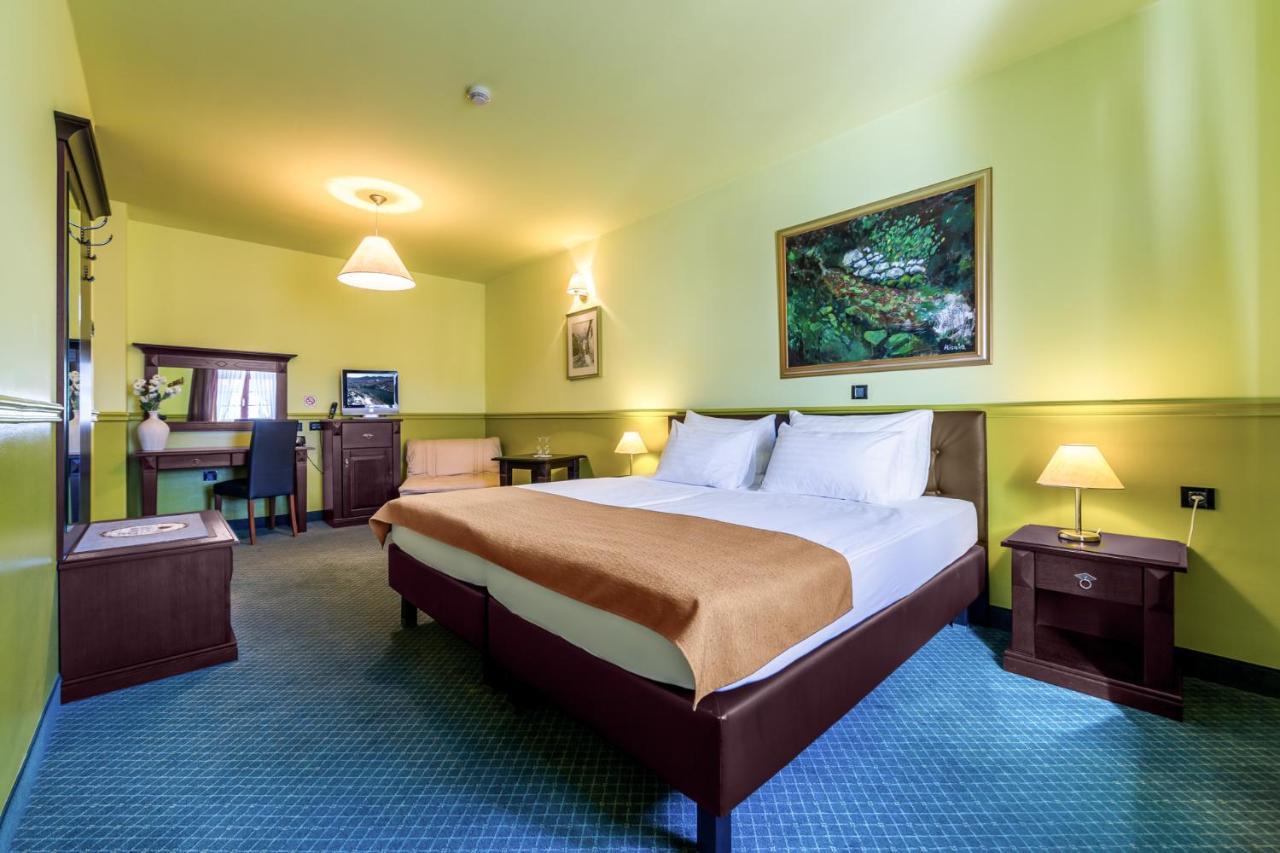 Hotel Bitoraj Fužine Buitenkant foto
