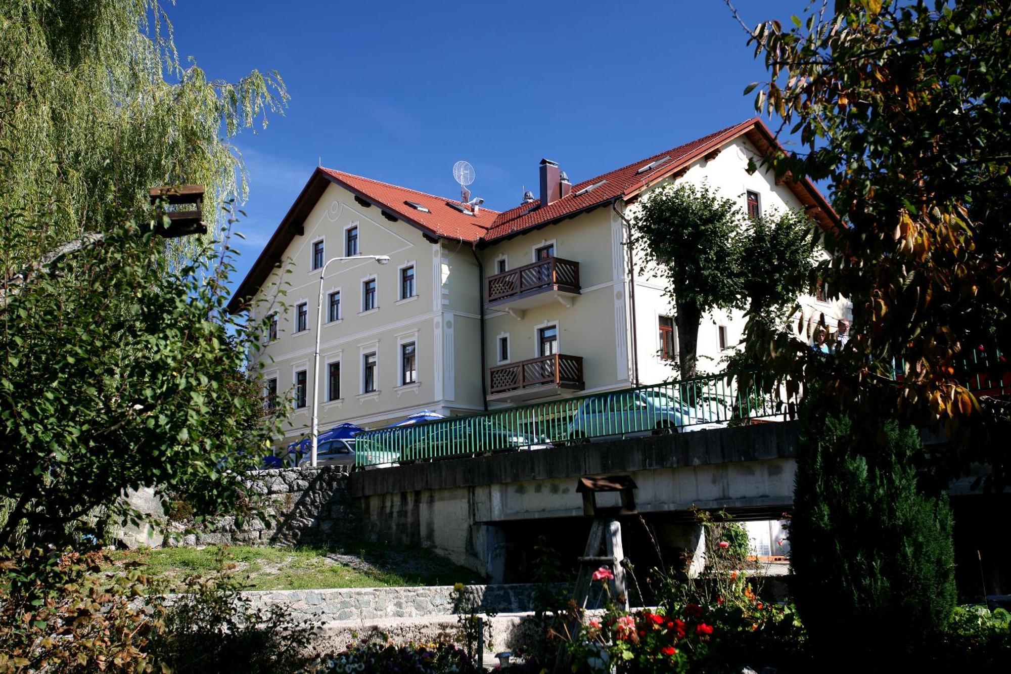 Hotel Bitoraj Fužine Buitenkant foto