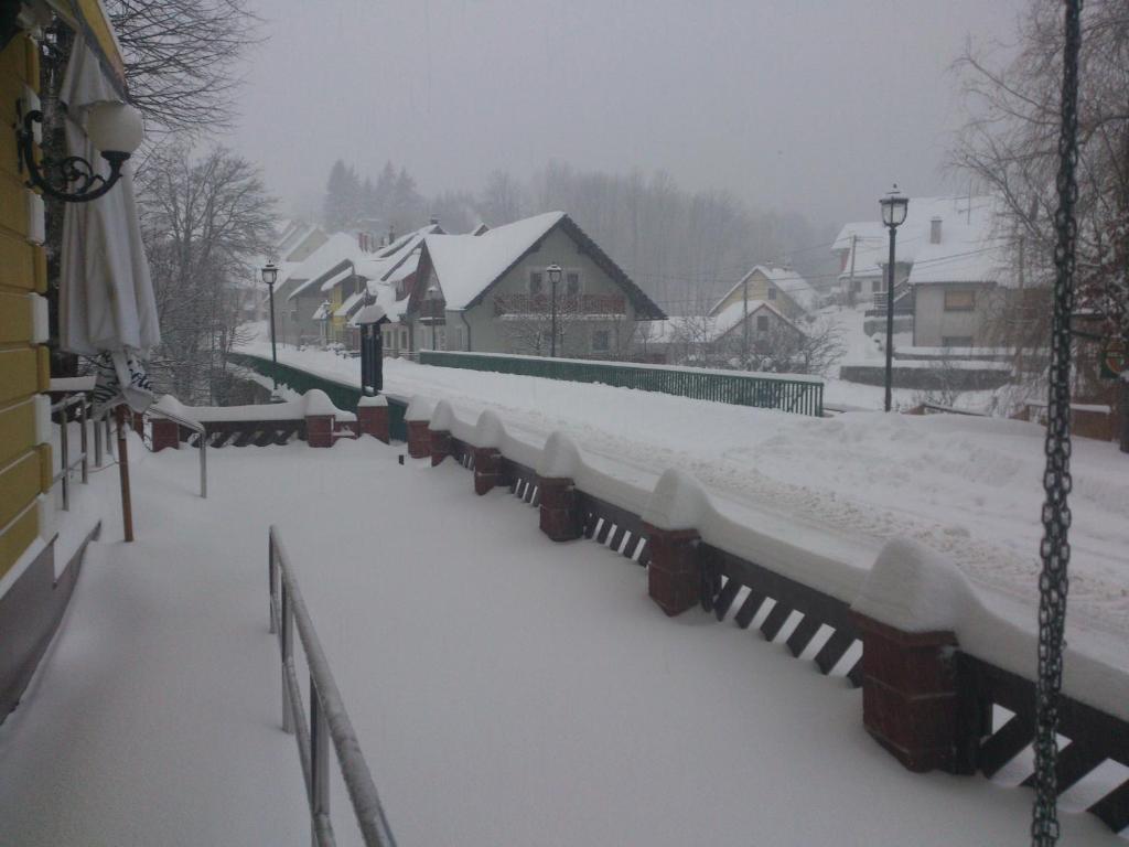 Hotel Bitoraj Fužine Buitenkant foto